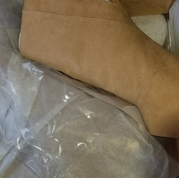 Womens Tan suede bootie - Picture 4 of 4